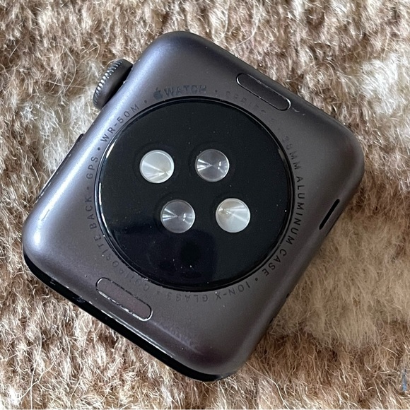 Apple Watch Series 3 38 MM Case Model A1858 - Picture 3 of 8